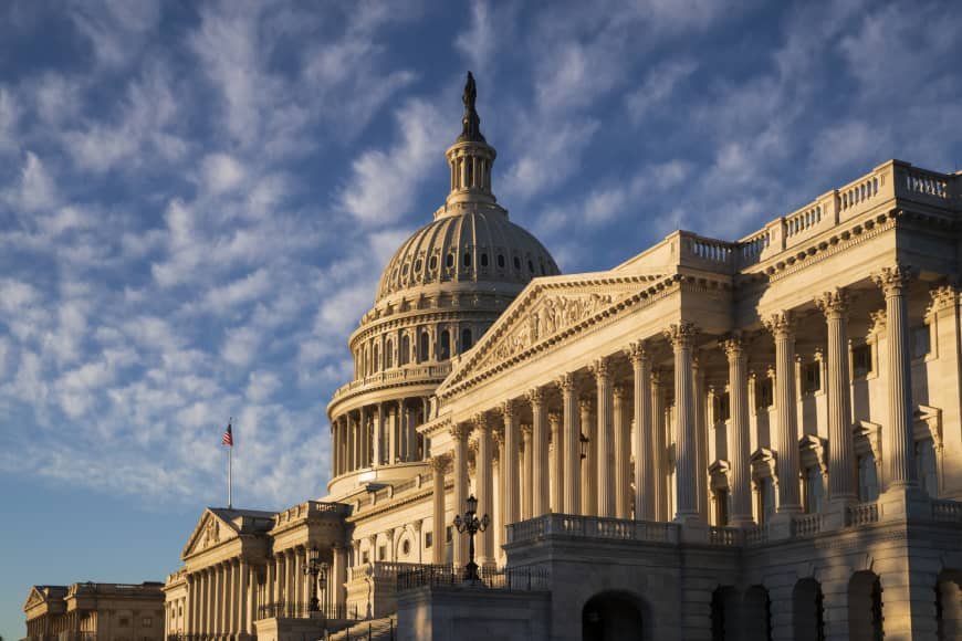 Американские конгрессмены, их помощники и лоббисты всё чаще несут тексты законопроектов, написанные нейросетями - 1